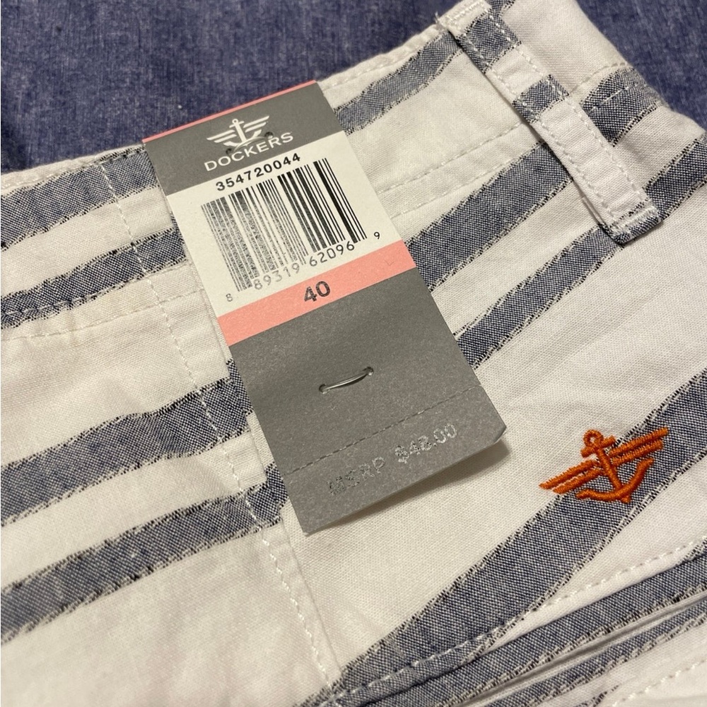Men’s Dockers size 40 brand new light blue striped shorts